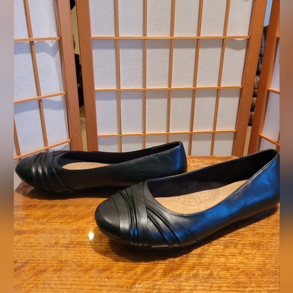 Flats - Picture 1 of 10